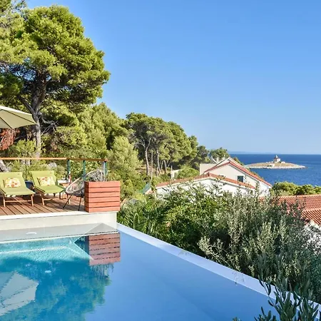 4 Bedrooms Hvar Located 100m From The Sea And 1,5 Km From Hvar Old Town هفار