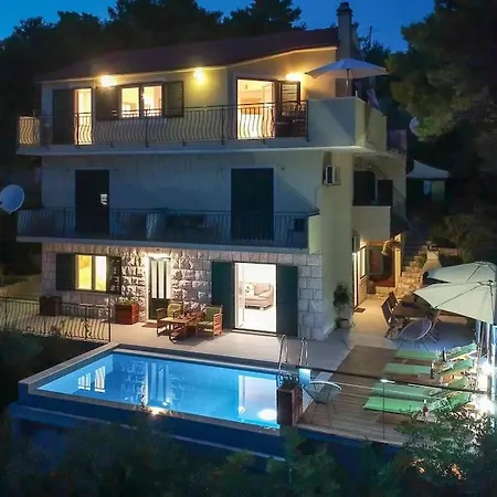 4 Bedrooms Hvar Located 100m From The Sea And 1,5 Km From Hvar Old Town Villa *