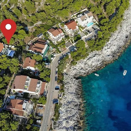 Villa 4 Bedrooms Hvar Located 100m From The Sea And 1,5 Km From Hvar Old Town *